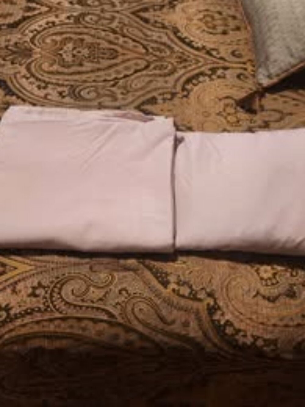 Queen fitted and flat sheet